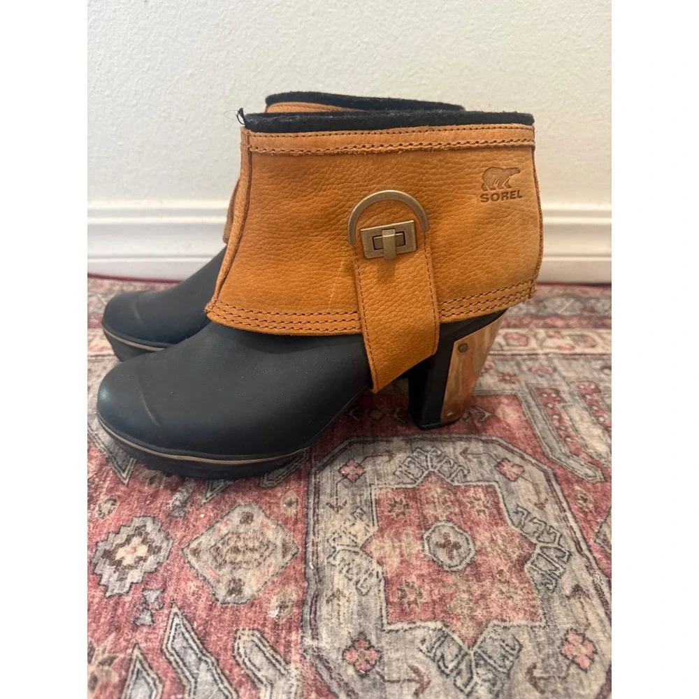 Sorel Medina III Ankle Rain Boots Black Tan Gold Heel NL2086-010 Womens 9